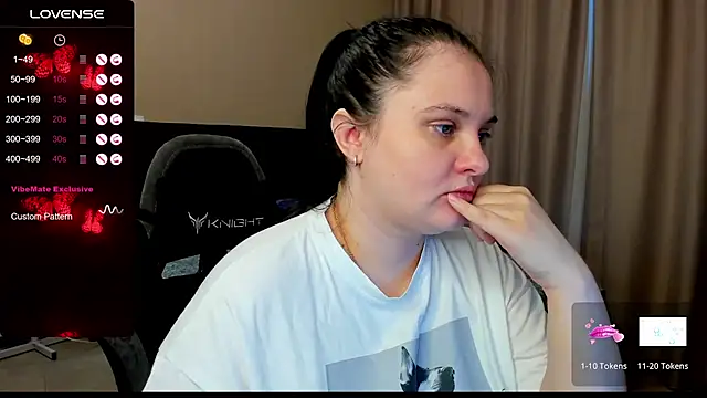 Snapshot of AlanaBrox chatting on 10/27/25, 12:09 AlanaBrox online show from 10/27/25, 12:09