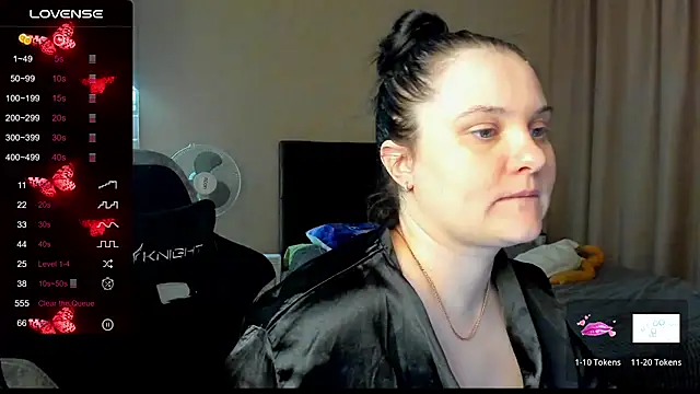 Snapshot of AlanaBrox chatting on 11/05/25, 12:10 AlanaBrox online show from 11/05/25, 12:10