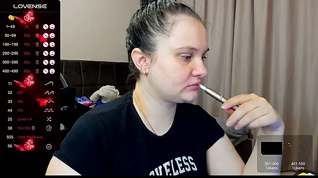 Snapshot of AlanaBrox chatting on 11/05/25, 01:33 AlanaBrox online show from 11/05/25, 01:33