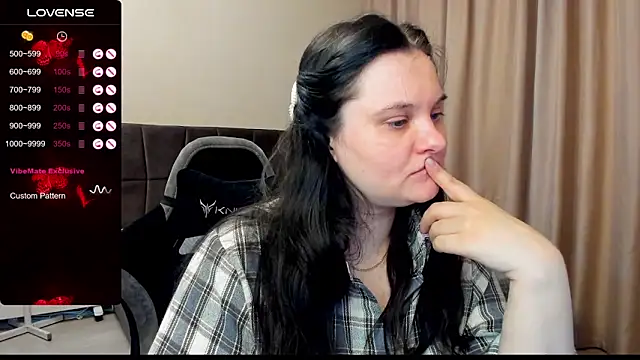 Snapshot of AlanaBrox chatting on 11/06/25, 07:37 AlanaBrox online show from 11/06/25, 07:37