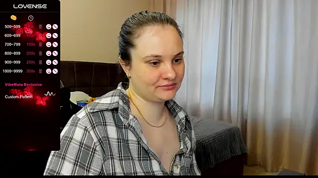 Snapshot of AlanaBrox chatting on 11/08/25, 07:30 AlanaBrox online show from 11/08/25, 07:30