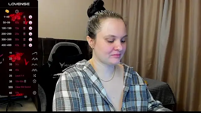 AlanaBrox online show from 12/22/25, 04:26