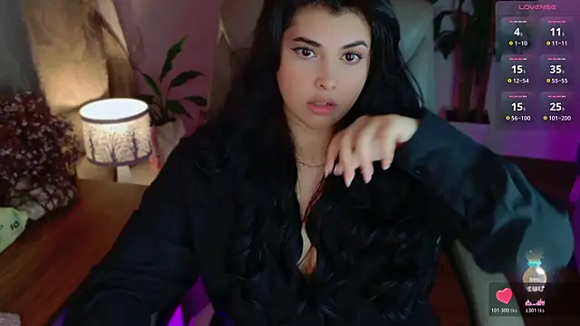 Snapshot of Alyaa_s chatting on 06/14/26, 02:35 Alyaa s online show from 06/14/26, 02:35