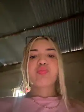 Snapshot of Sarita-candy chatting on 12/30/24, 07:42 Sarita-candy online show from 12/30/24, 07:42