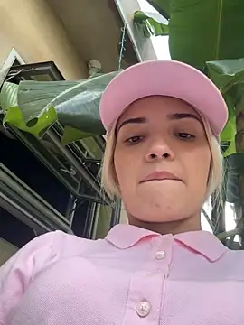 Snapshot of Sarita-candy chatting on 12/31/24, 08:23 Sarita-candy online show from 12/31/24, 08:23