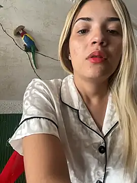 Snapshot of Sarita-candy chatting on 01/24/25, 04:39 Sarita-candy online show from 01/24/25, 04:39