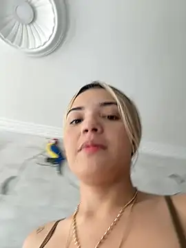 Snapshot of Sarita-candy chatting on 02/17/25, 03:42 Sarita-candy online show from 02/17/25, 03:42