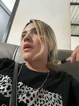 Snapshot of Sarita-candy chatting on 02/22/25, 12:49 Sarita-candy online show from 02/22/25, 12:49