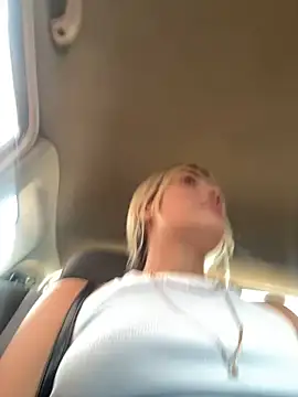 Snapshot of Sarita-candy chatting on 02/23/25, 05:18 Sarita-candy online show from 02/23/25, 05:18