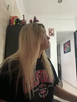 Snapshot of Sarita-candy chatting on 02/25/25, 02:36 Sarita-candy online show from 02/25/25, 02:36