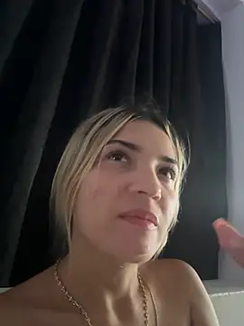 Snapshot of Sarita-candy chatting on 02/25/25, 09:46 Sarita-candy online show from 02/25/25, 09:46