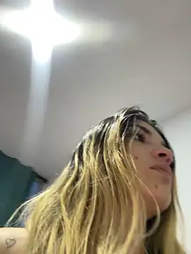 Snapshot of Sarita-candy chatting on 09/23/25, 12:08 Sarita-candy online show from 09/23/25, 12:08