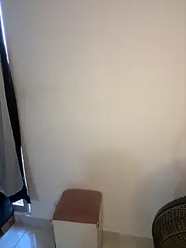 Snapshot of Sarita-candy chatting on 10/26/25, 10:25 Sarita-candy online show from 10/26/25, 10:25