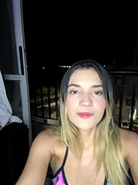 Snapshot of Sarita-candy chatting on 10/29/25, 08:05 Sarita-candy online show from 10/29/25, 08:05