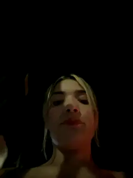 Snapshot of Sarita-candy chatting on 12/20/25, 02:07 Sarita-candy online show from 12/20/25, 02:07