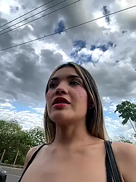 Snapshot of Sarita-candy chatting on 12/21/25, 09:22 Sarita-candy online show from 12/21/25, 09:22