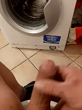 Snapshot of 74bob chatting on 12/26/24, 12:59 74bob online show from 12/26/24, 12:59