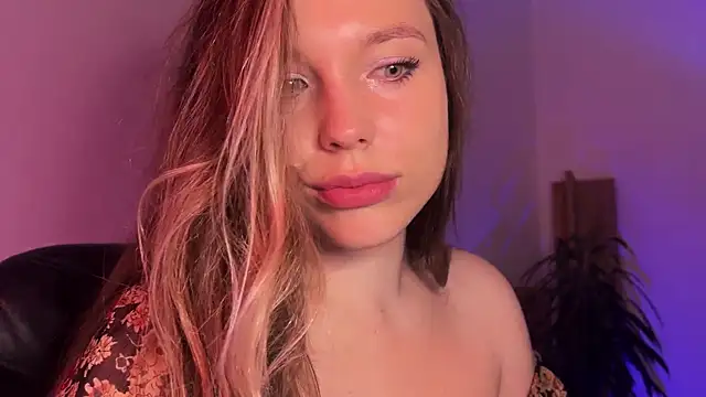 Snapshot of Sara_Browney chatting on 02/09/25, 08:13 Sara Browney online show from 02/09/25, 08:13