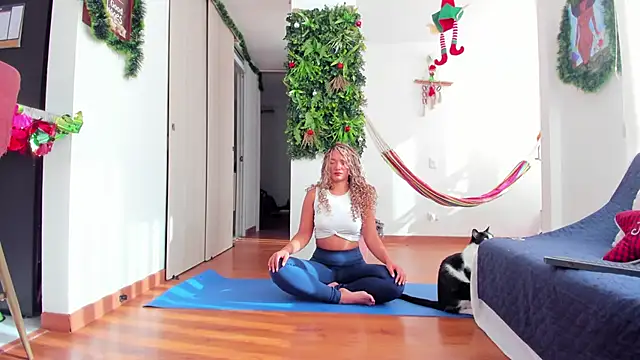 karlye 5 online show from 12/17/24, 01:05