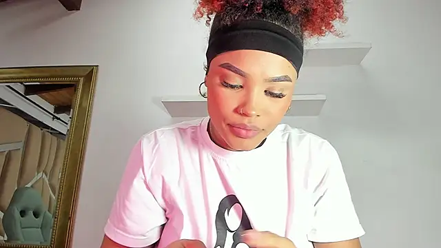 Snapshot of naia_blessed chatting on 02/19/25, 07:16 naia blessed online show from 02/19/25, 07:16