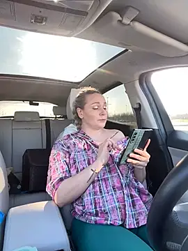 Snapshot of Bondgirl_013 chatting on 12/09/24, 08:00 Bondgirl 013 online show from 12/09/24, 08:00