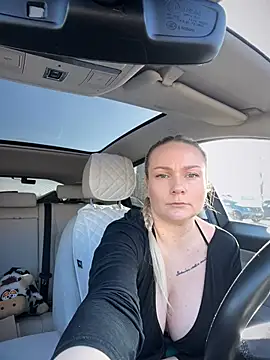 Snapshot of Bondgirl_013 chatting on 01/10/25, 08:07 Bondgirl 013 online show from 01/10/25, 08:07