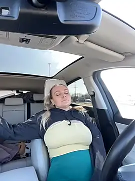 Snapshot of Bondgirl_013 chatting on 02/22/25, 09:34 Bondgirl 013 online show from 02/22/25, 09:34