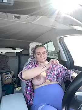 Snapshot of Bondgirl_013 chatting on 02/28/25, 10:20 Bondgirl 013 online show from 02/28/25, 10:20