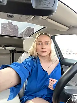 Snapshot of Bondgirl_013 chatting on 03/06/25, 08:30 Bondgirl 013 online show from 03/06/25, 08:30