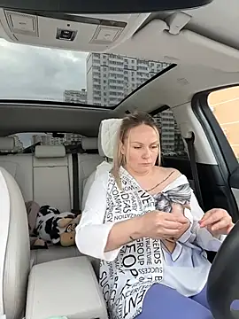 Snapshot of Bondgirl_013 chatting on 03/20/25, 11:38 Bondgirl 013 online show from 03/20/25, 11:38