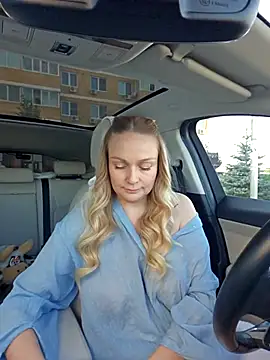 Snapshot of Bondgirl_013 chatting on 09/12/25, 01:00 Bondgirl 013 online show from 09/12/25, 01:00