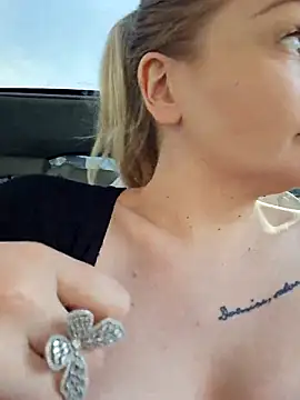 Snapshot of Bondgirl_013 chatting on 09/19/25, 12:50 Bondgirl 013 online show from 09/19/25, 12:50