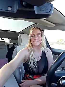 Snapshot of Bondgirl_013 chatting on 11/06/25, 09:43 Bondgirl 013 online show from 11/06/25, 09:43