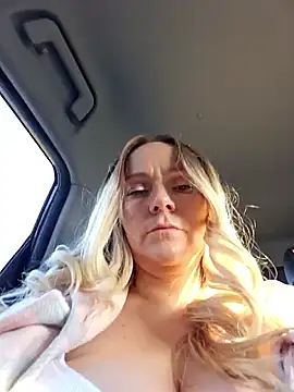 Snapshot of Bondgirl_013 chatting on 11/29/25, 11:57 Bondgirl 013 online show from 11/29/25, 11:57