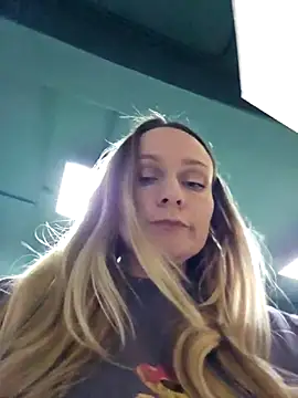 Snapshot of Bondgirl_013 chatting on 02/25/26, 06:17 Bondgirl 013 online show from 02/25/26, 06:17