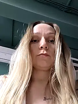 Snapshot of Bondgirl_013 chatting on 03/22/26, 05:16 Bondgirl 013 online show from 03/22/26, 05:16