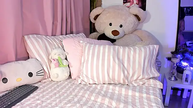 mia angel  online show from 04/11/26, 12:15