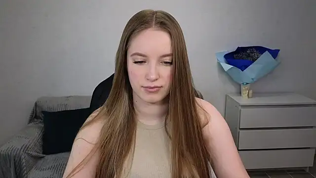 Snapshot of EvaMaddison chatting on 12/17/24, 05:18 EvaMaddison online show from 12/17/24, 05:18