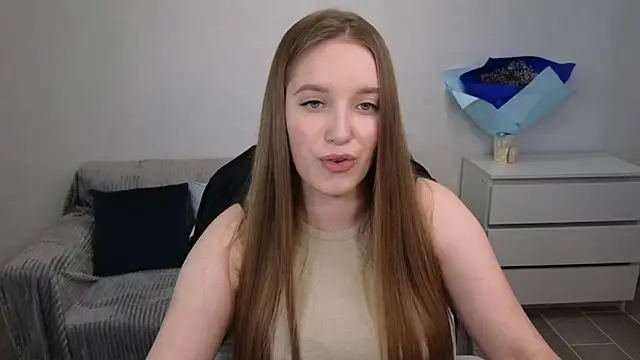 Snapshot of EvaMaddison chatting on 12/17/24, 08:23 EvaMaddison online show from 12/17/24, 08:23