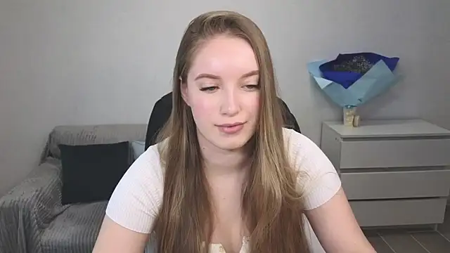 Snapshot of EvaMaddison chatting on 12/18/24, 05:37 EvaMaddison online show from 12/18/24, 05:37