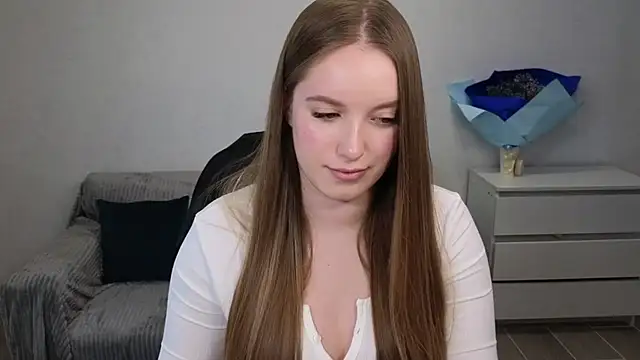 Snapshot of EvaMaddison chatting on 12/20/24, 08:38 EvaMaddison online show from 12/20/24, 08:38