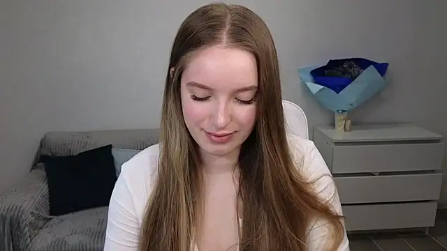 Snapshot of EvaMaddison chatting on 12/21/24, 04:41 EvaMaddison online show from 12/21/24, 04:41