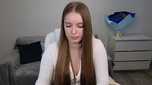 Snapshot of EvaMaddison chatting on 12/21/24, 07:45 EvaMaddison online show from 12/21/24, 07:45