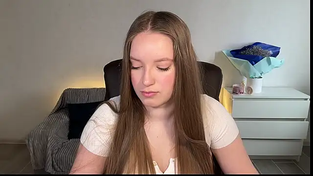 EvaMaddison online show from 04/11/26, 06:40