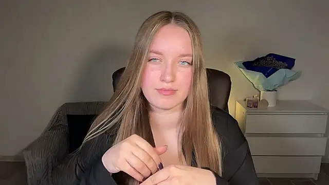 EvaMaddison online show from 04/18/26, 07:58