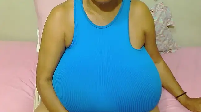 Snapshot of DairyQueen2 chatting on 03/15/25, 04:43 DairyQueen2 online show from 03/15/25, 04:43