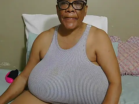 Snapshot of DairyQueen2 chatting on 05/04/26, 10:06 DairyQueen2 online show from 05/04/26, 10:06