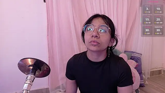 Snapshot of Nami_usagi chatting on 06/11/26, 05:11 Nami usagi online show from 06/11/26, 05:11