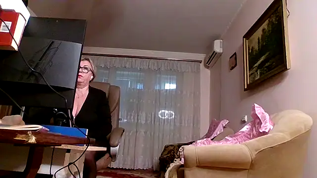 Kallliina online show from 10/13/25, 06:02