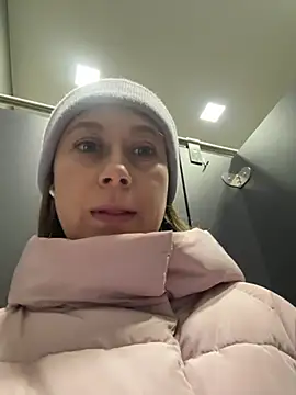Snapshot of BrookeEvans chatting on 02/18/25, 05:09 BrookeEvans online show from 02/18/25, 05:09